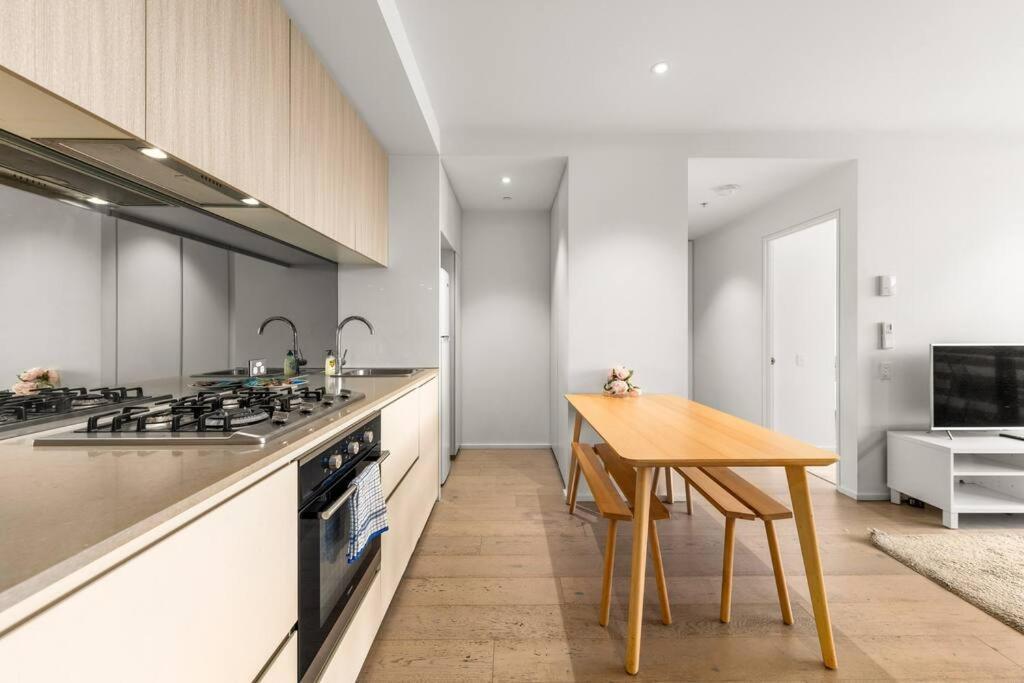 Cozy 1 Bedroom In Docklands Apartment *