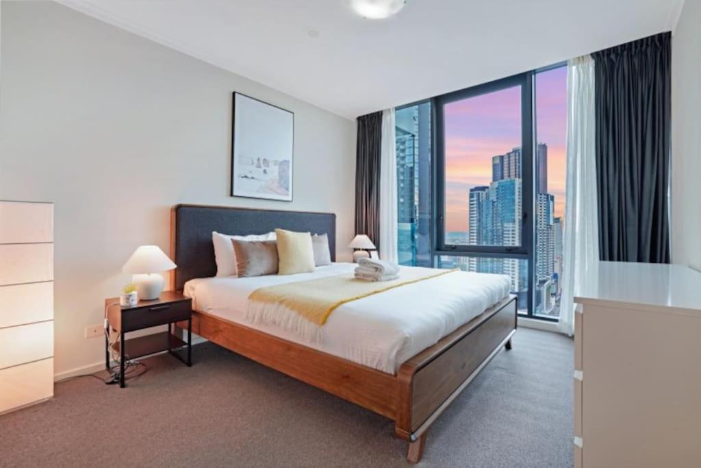Apartment Offline-contrasting-color Style & City Views Comfortable 2b2b1 Car Park Melbourne
