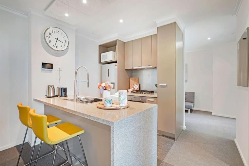 Apartment Offline-contrasting-color Style & City Views Comfortable 2b2b1 Car Park