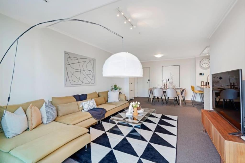 Offline-contrasting-color Style & City Views Comfortable 2b2b1 Car Park Apartment Melbourne