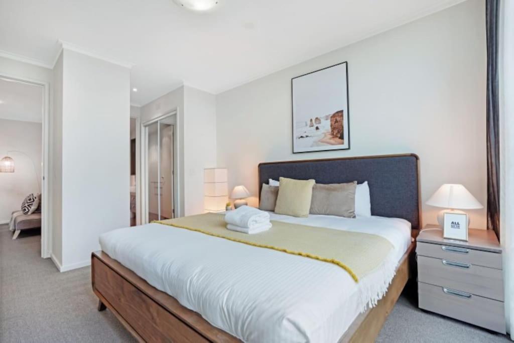 Offline-contrasting-color Style & City Views Comfortable 2b2b1 Car Park