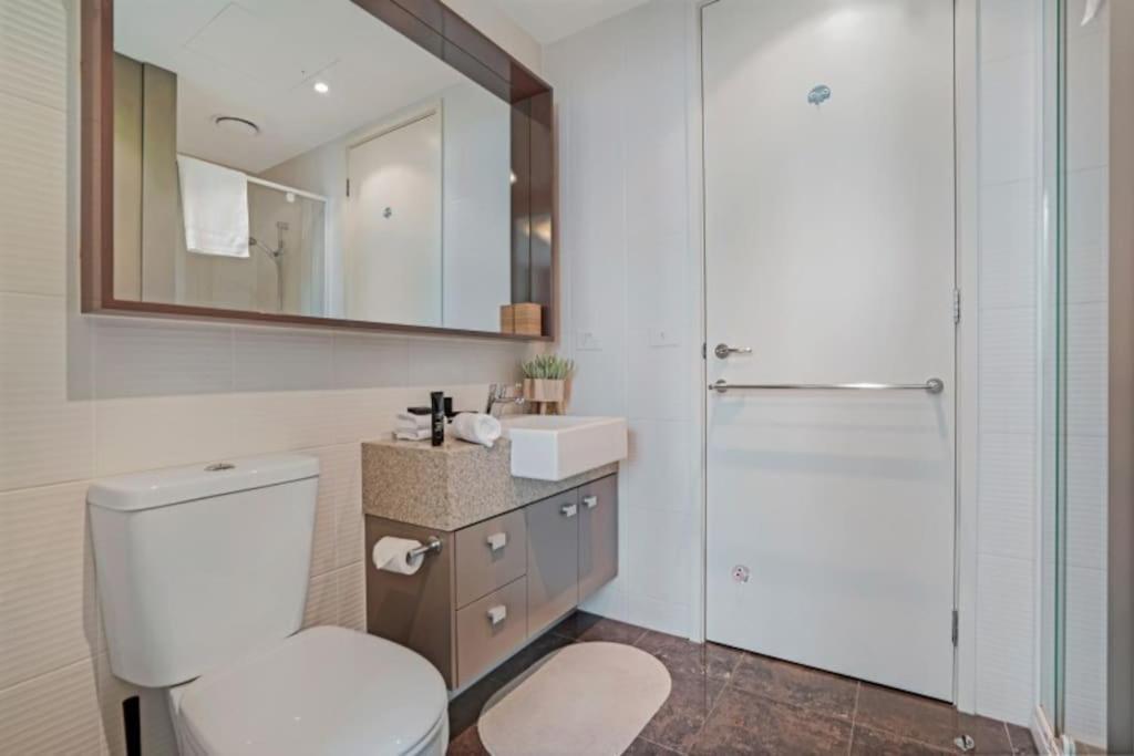 Offline-contrasting-color Style & City Views Comfortable 2b2b1 Car Park