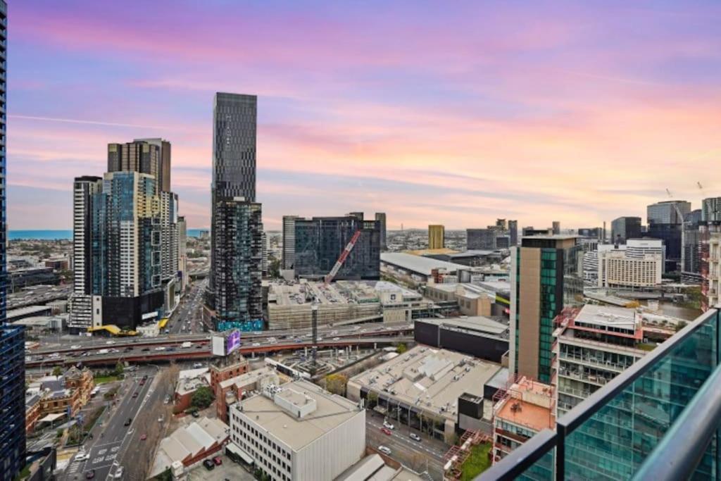 Apartment Offline-contrasting-color Style & City Views Comfortable 2b2b1 Car Park Melbourne