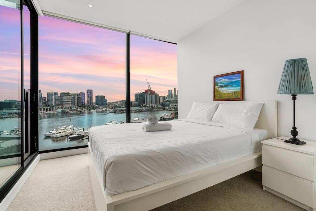 Elegant Home- Ferris Wheel & Harbour Views 2b2b1c Melbourne