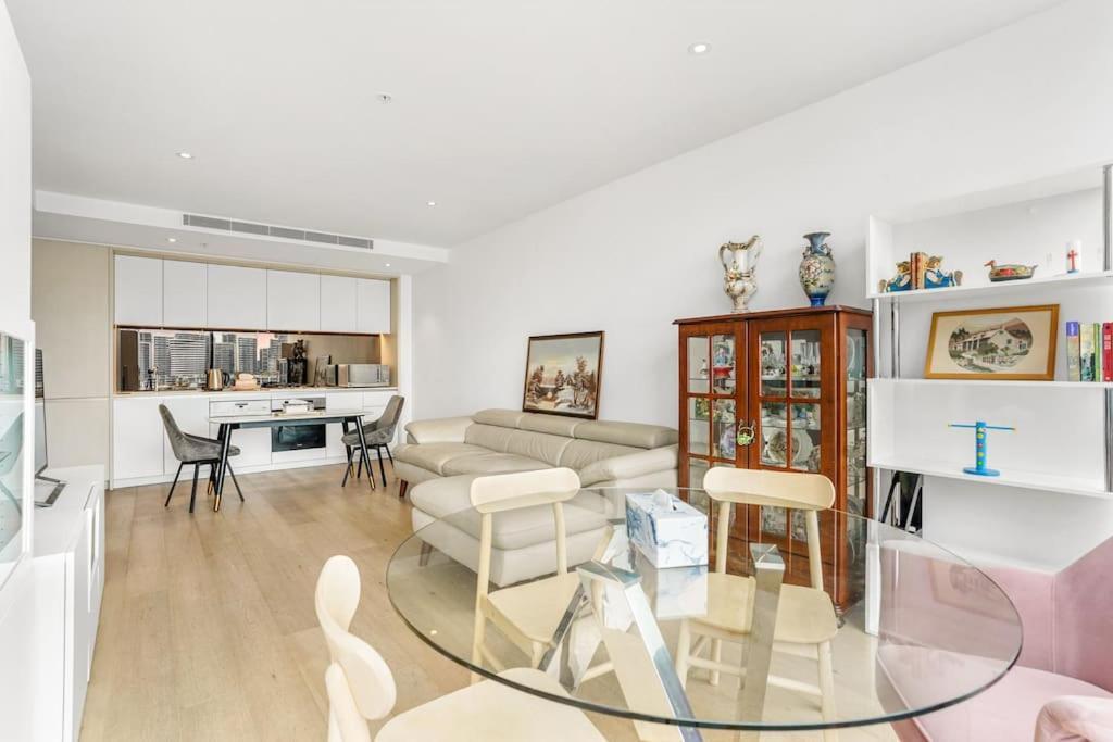 Elegant Home- Ferris Wheel & Harbour Views 2b2b1c Apartment Melbourne
