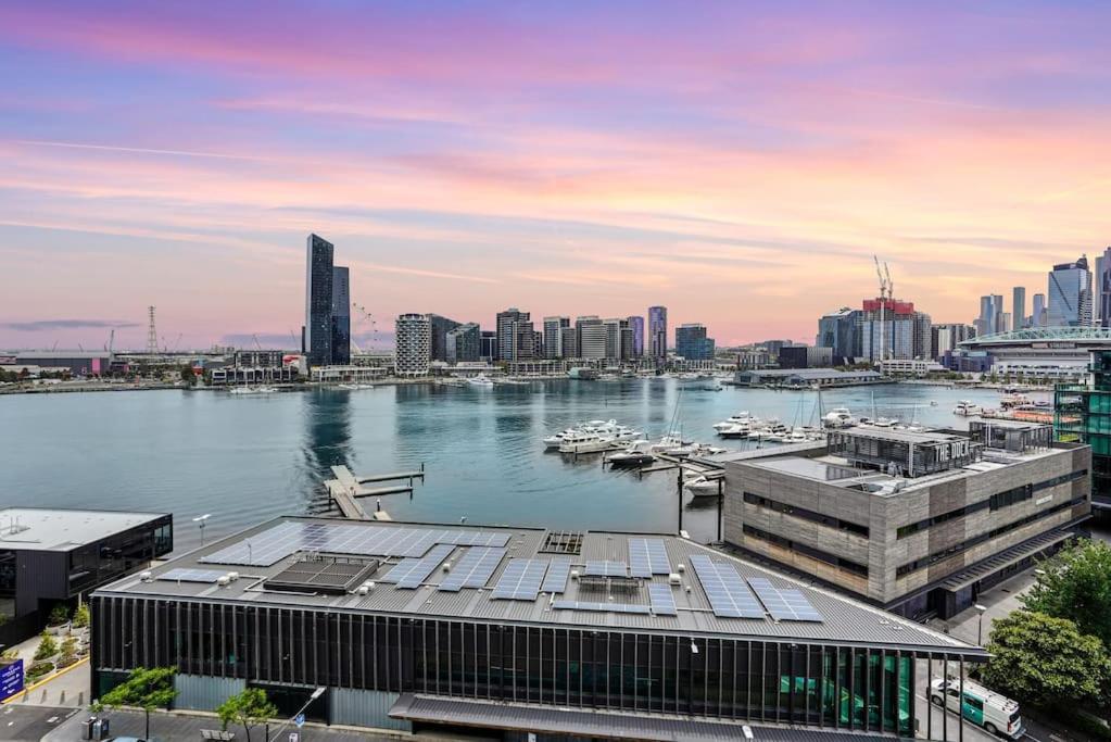 Elegant Home- Ferris Wheel & Harbour Views 2b2b1c Apartment *