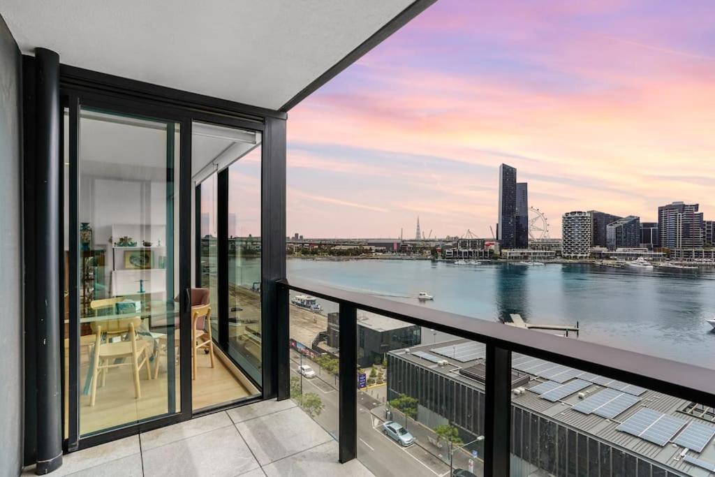 Elegant Home- Ferris Wheel & Harbour Views 2b2b1c Apartment Melbourne