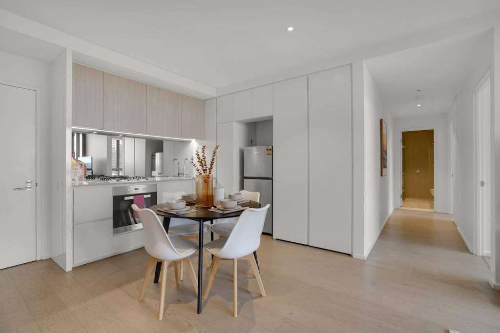Apartment Nest By The Sea-tranquil River Views 2b1b1c Melbourne