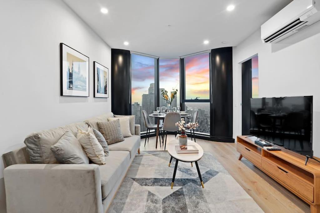 Impressive Skyline 2b2b1c In Mel Apartment