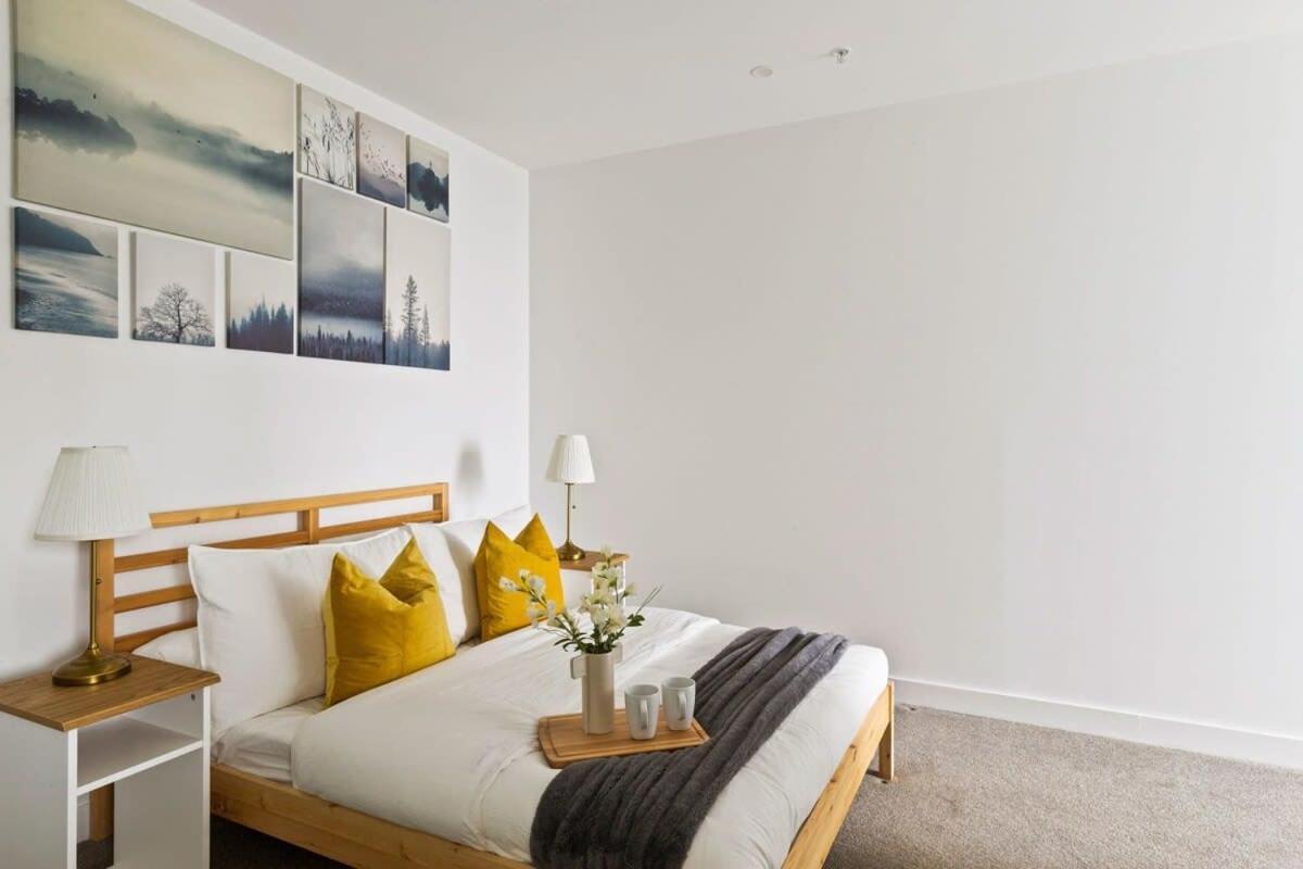 A Comfy 2br W Views Near Southern Cross Apartment