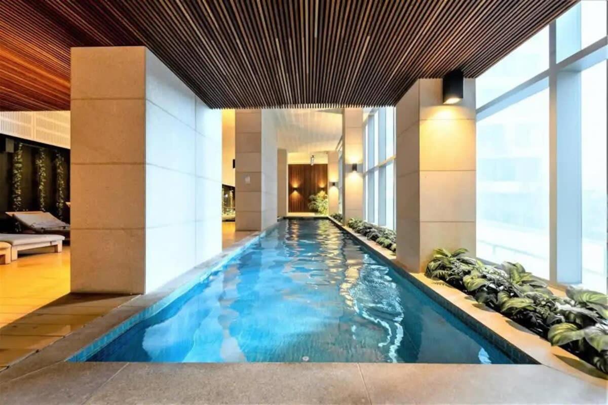 A Comfy 2br W Views Near Southern Cross * Melbourne