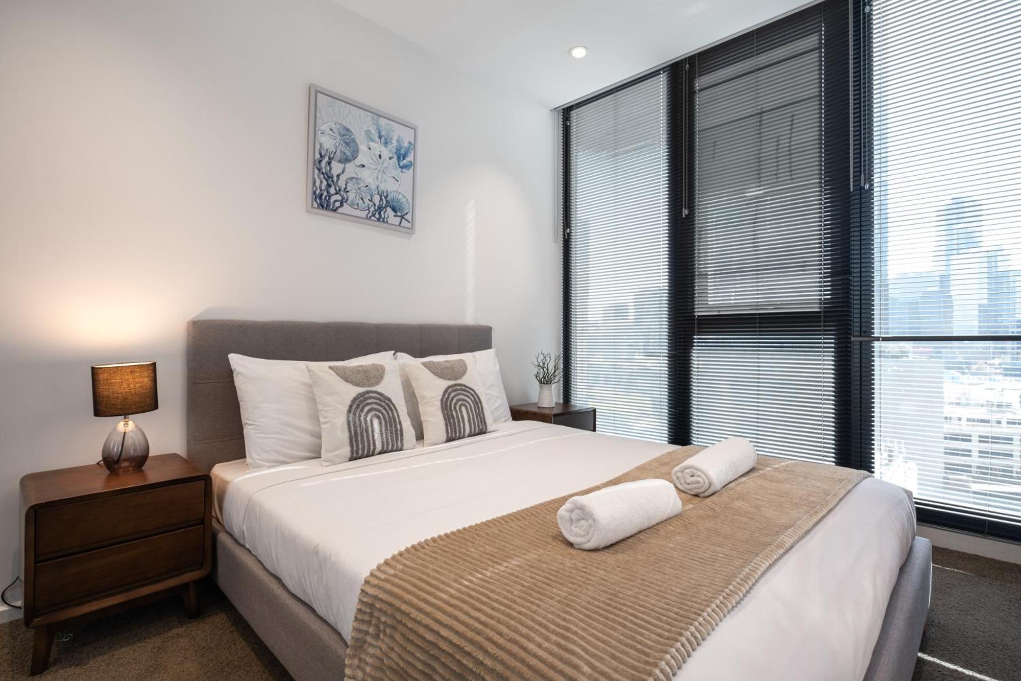 Light Filled 2br Southbank Parking Pool