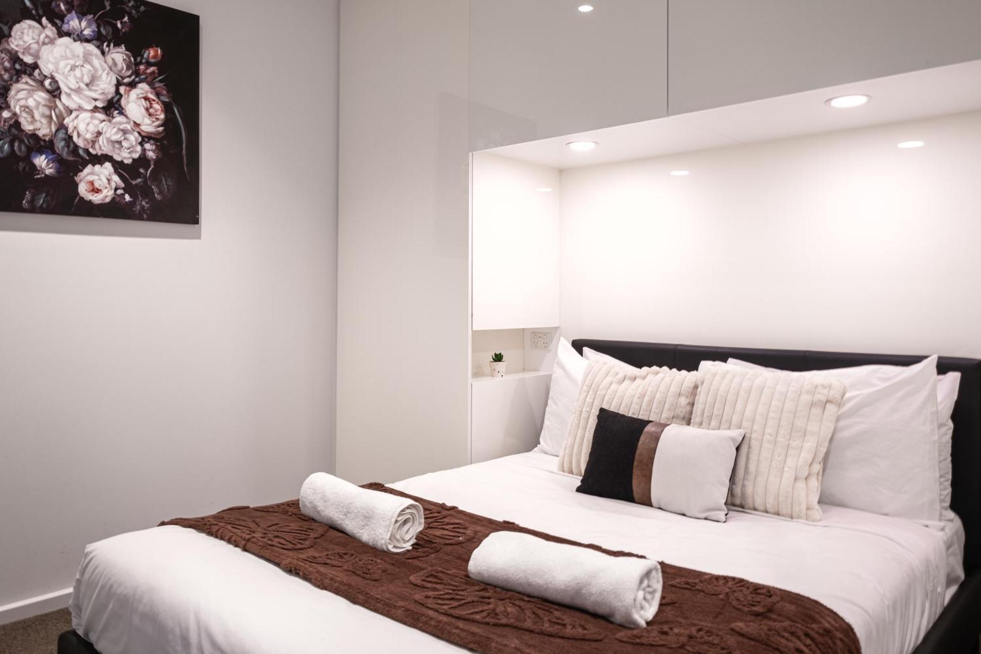 Light Filled 2br Southbank Parking Pool Apartment *