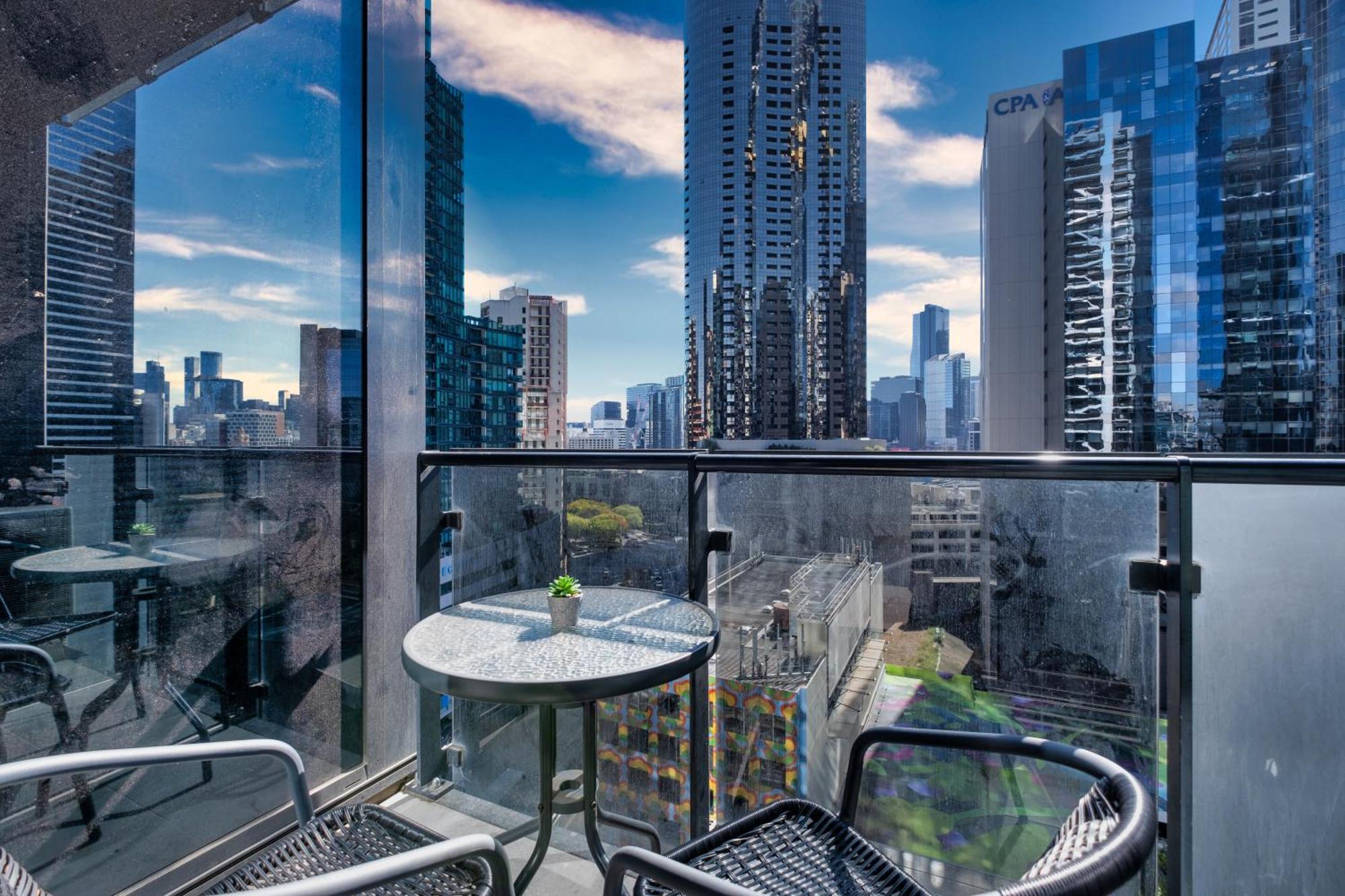 Light Filled 2br Southbank Parking Pool