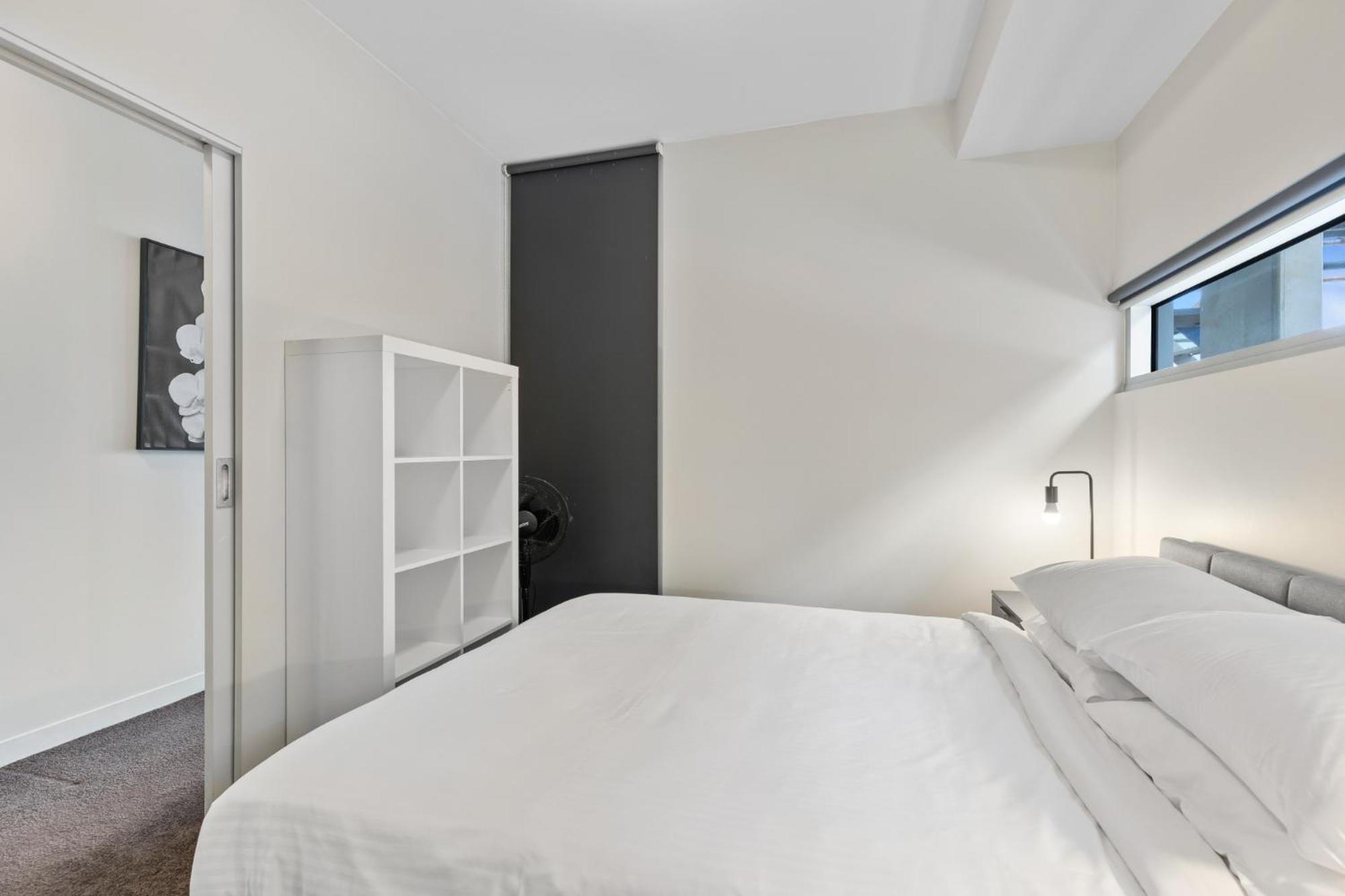 Fitzroy North 1-bed With Balcony By Edinburgh Park Apartment