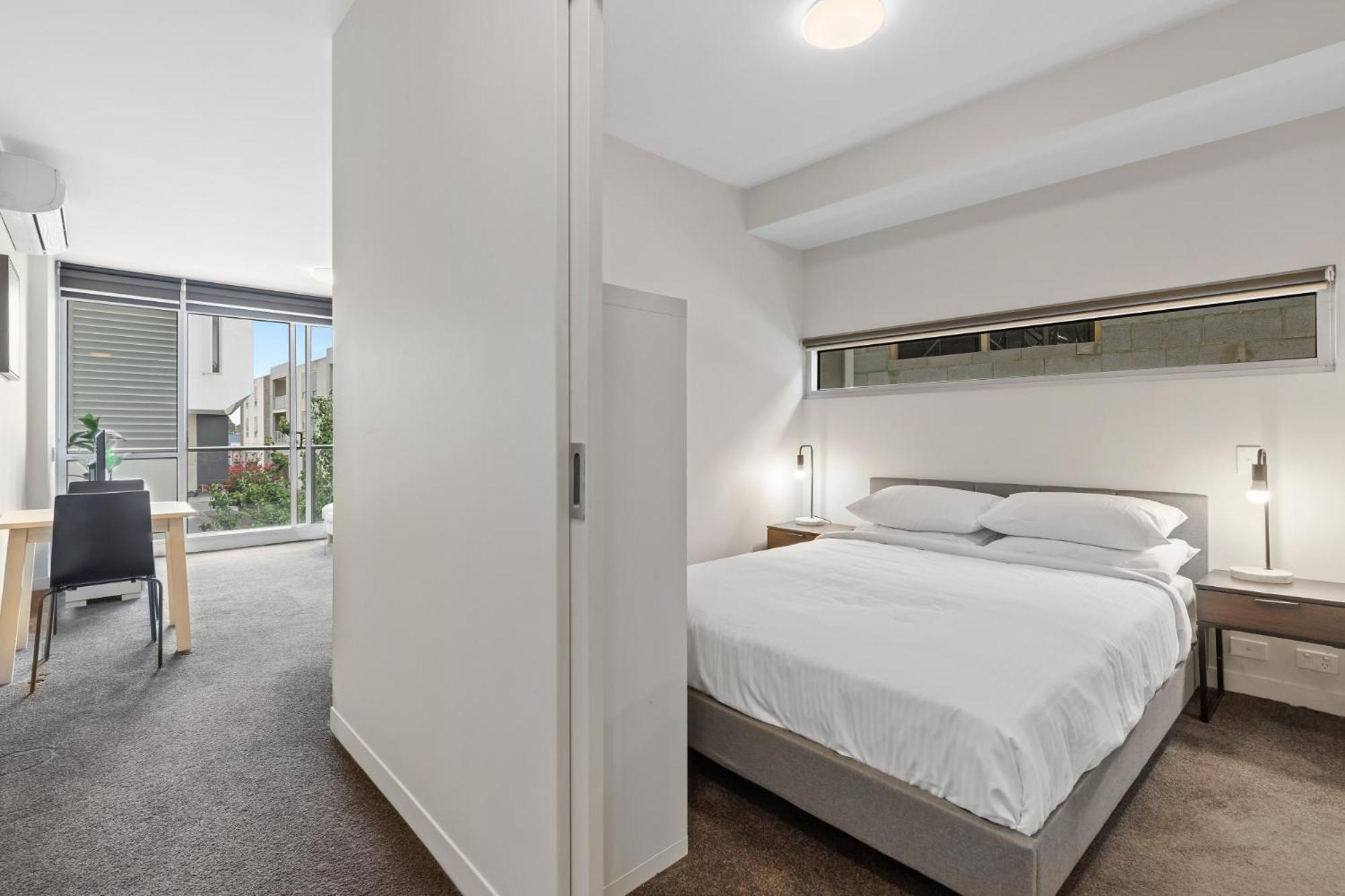 Fitzroy North 1-bed With Balcony By Edinburgh Park Melbourne
