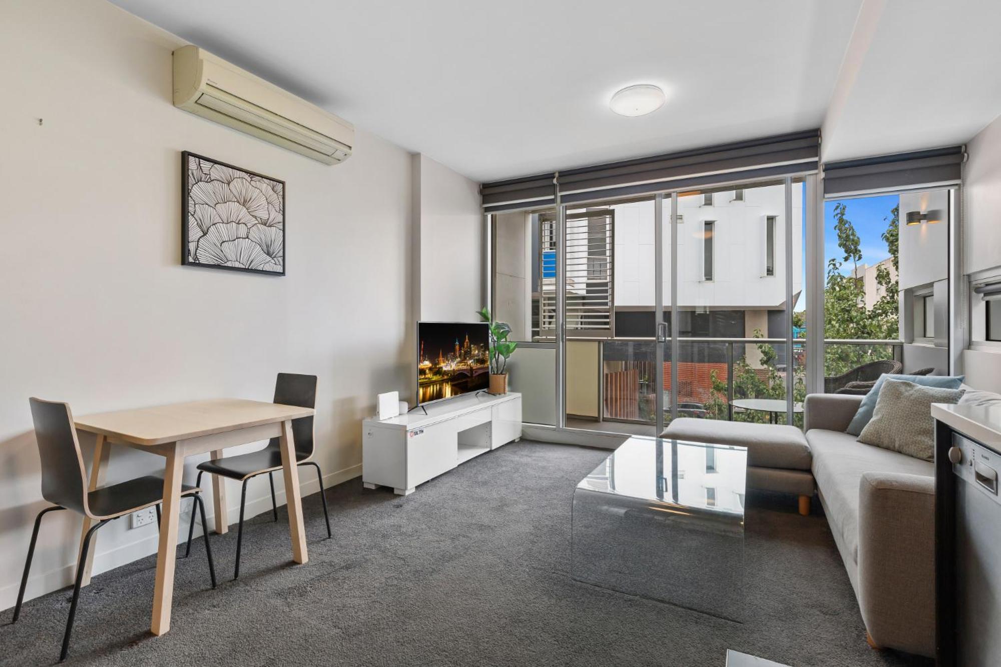 Fitzroy North 1-bed With Balcony By Edinburgh Park Melbourne