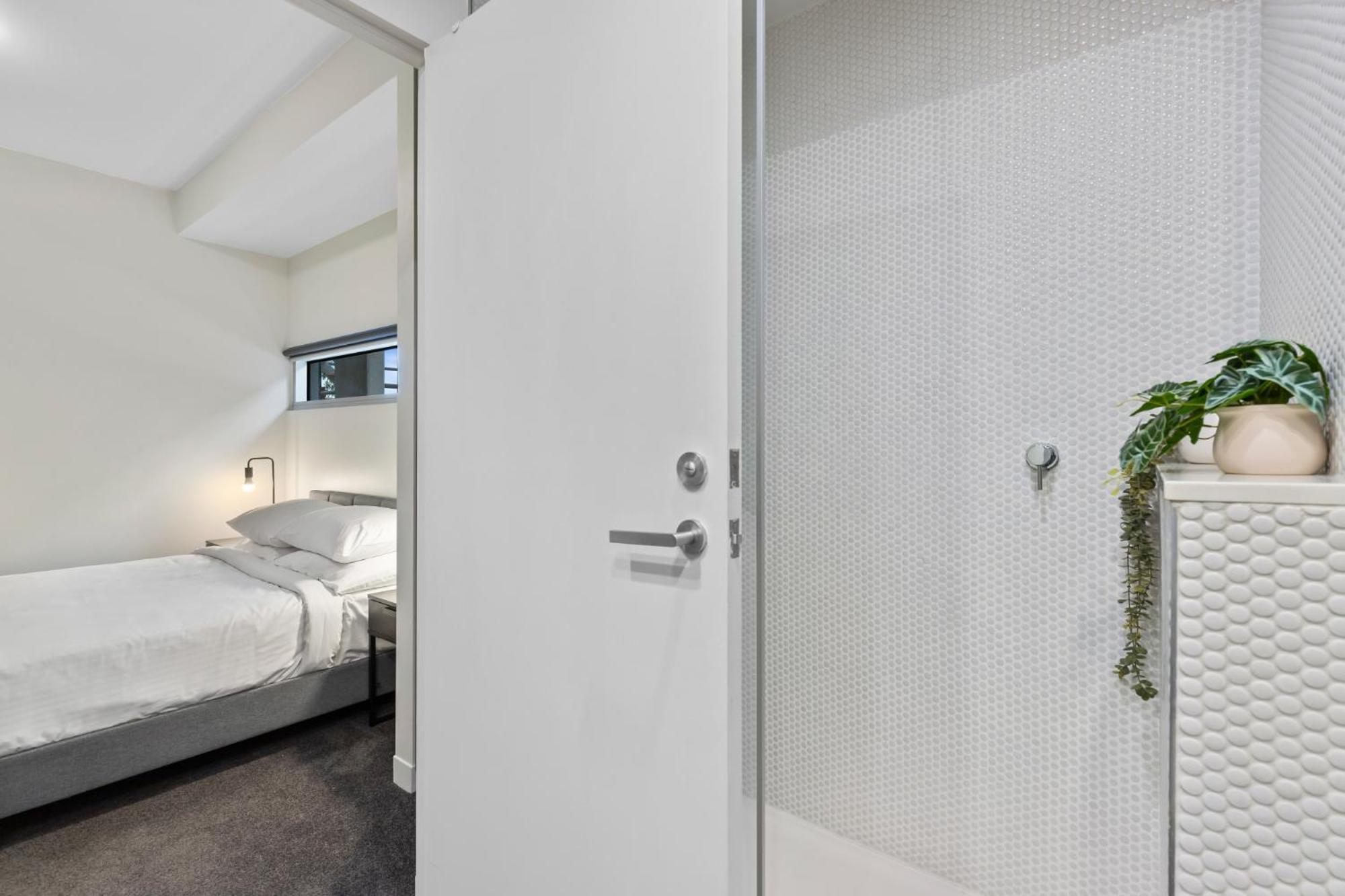 Fitzroy North 1-bed With Balcony By Edinburgh Park * Melbourne