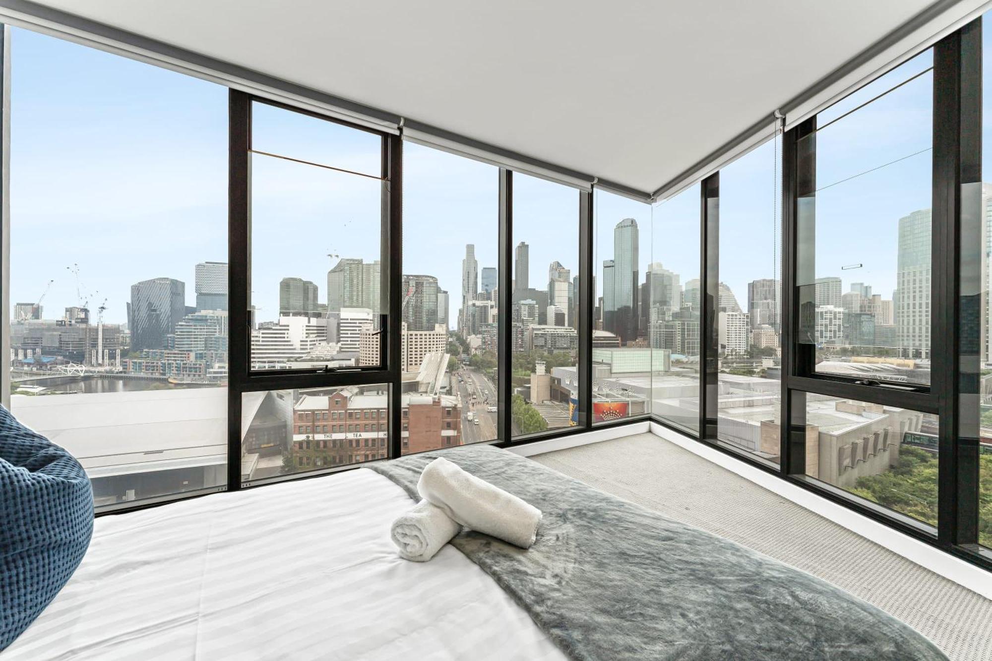 Skyline Zen Apartment