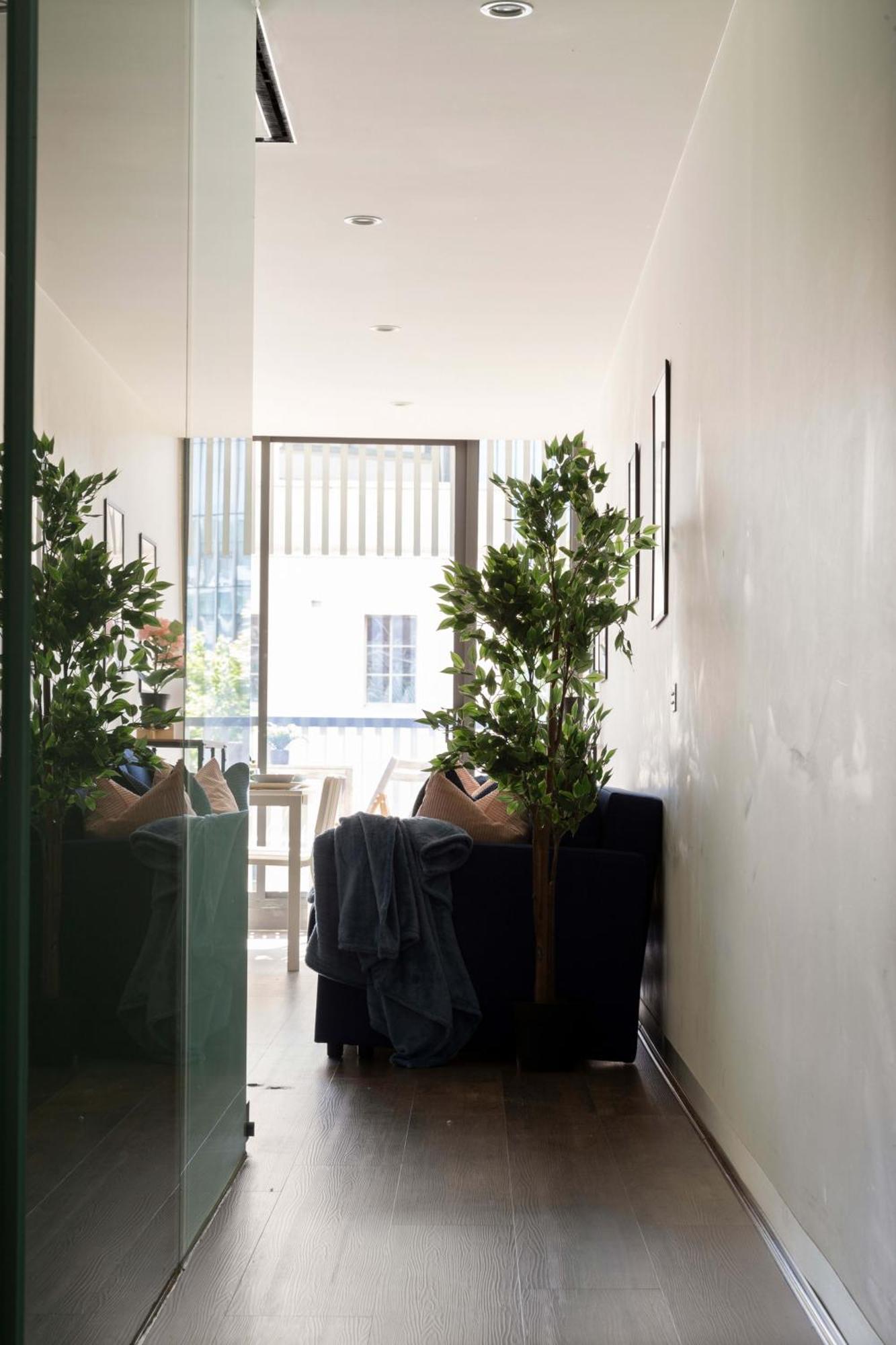 Comfy 2br Apt Only A-4-min Walk To Victoria Market