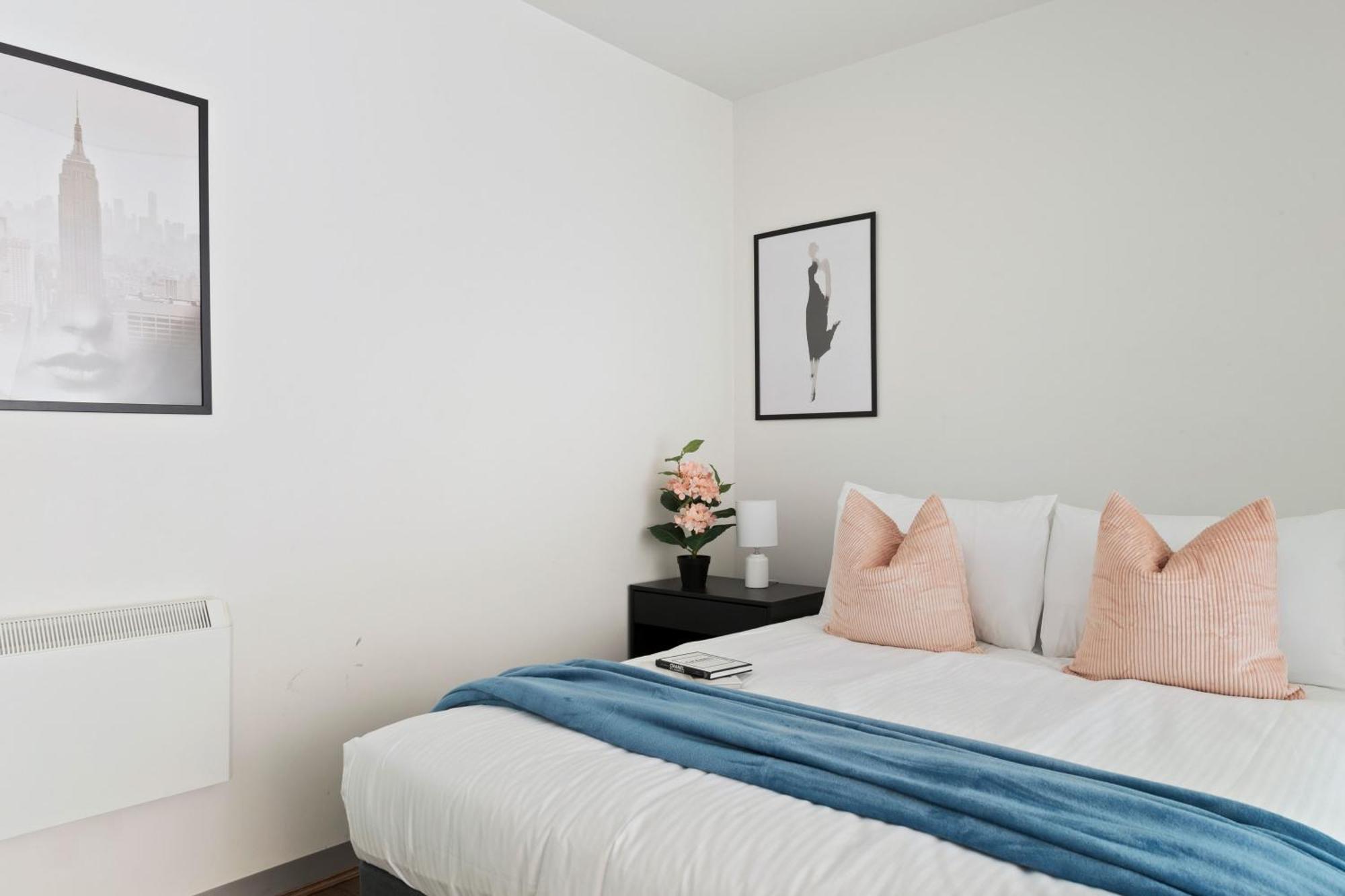Comfy 2br Apt Only A-4-min Walk To Victoria Market Apartment *