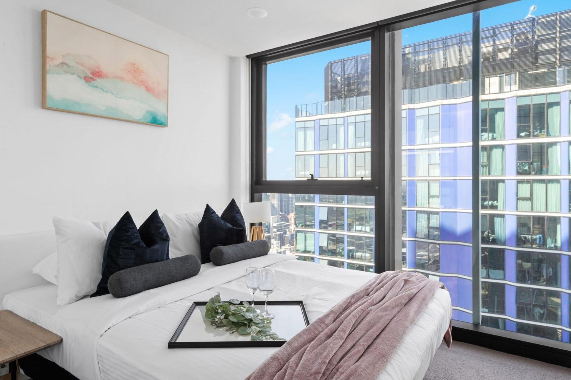 A Cozy & Comfy 2br Up In The Clouds Near Cbd Apartment *
