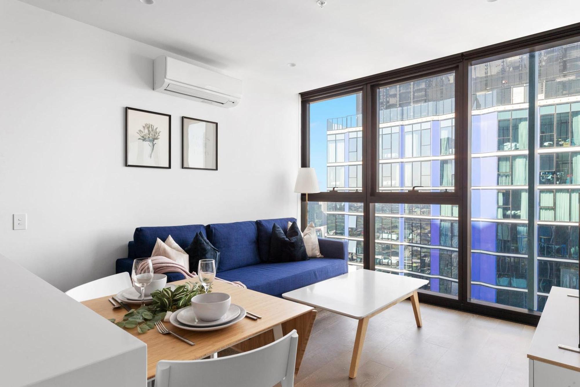 A Cozy & Comfy 2br Up In The Clouds Near Cbd Apartment Melbourne
