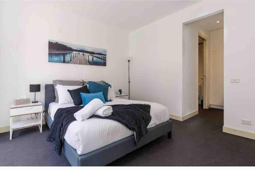 Apartment Bright Views Penthouse On Collins Melbourne
