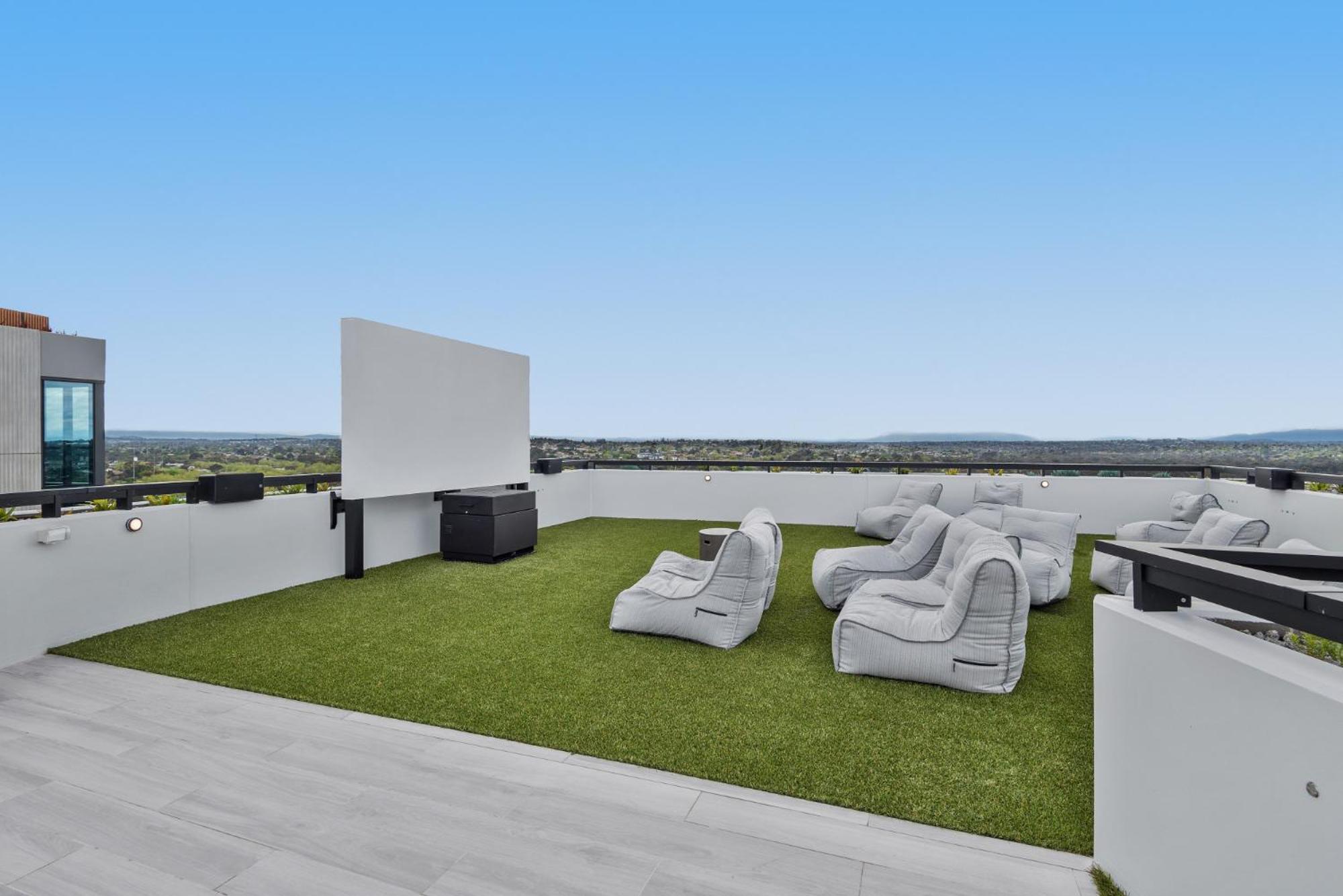 Generous 2-bed With Great Amenities Apartment *