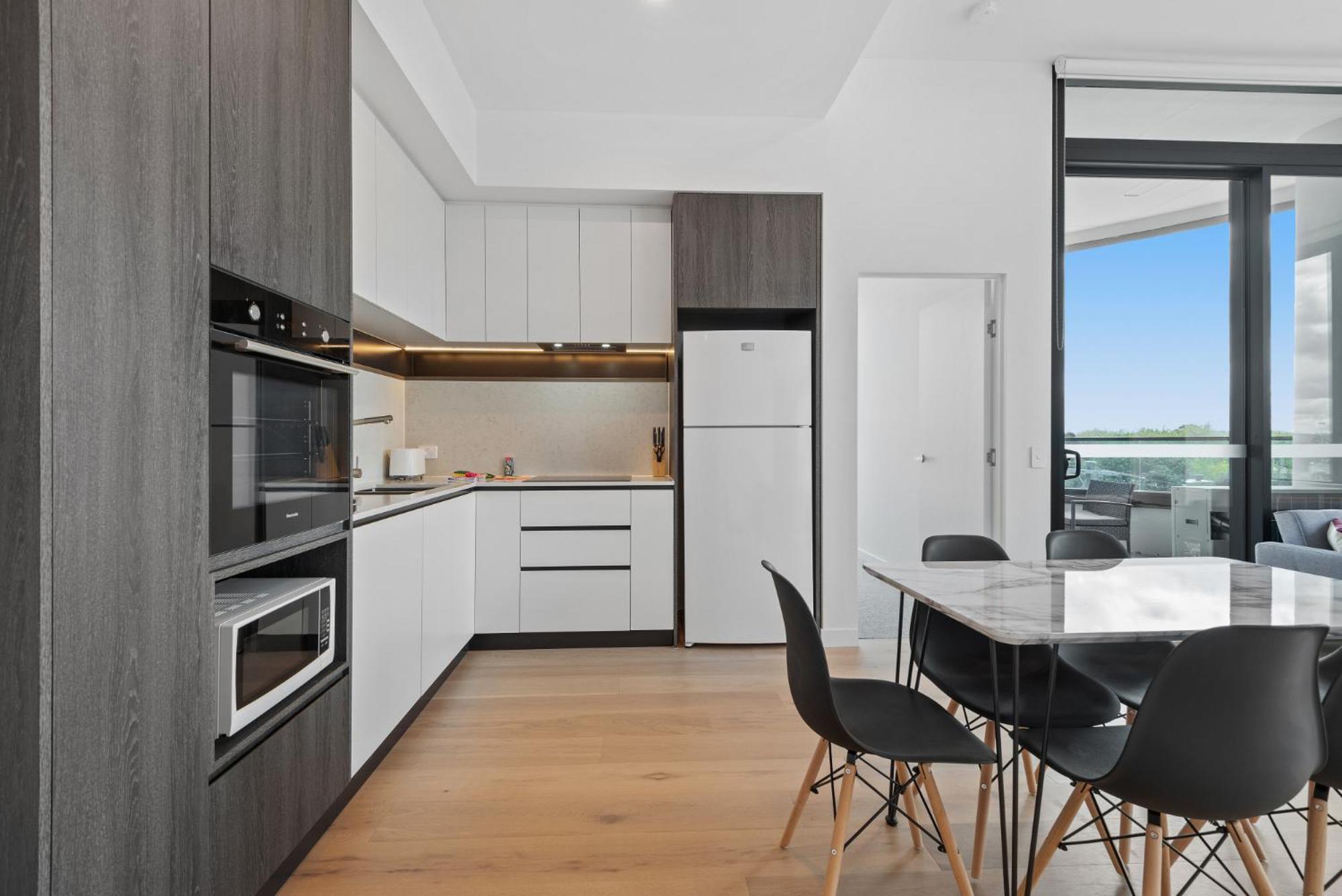 Generous 2-bed With Great Amenities Melbourne