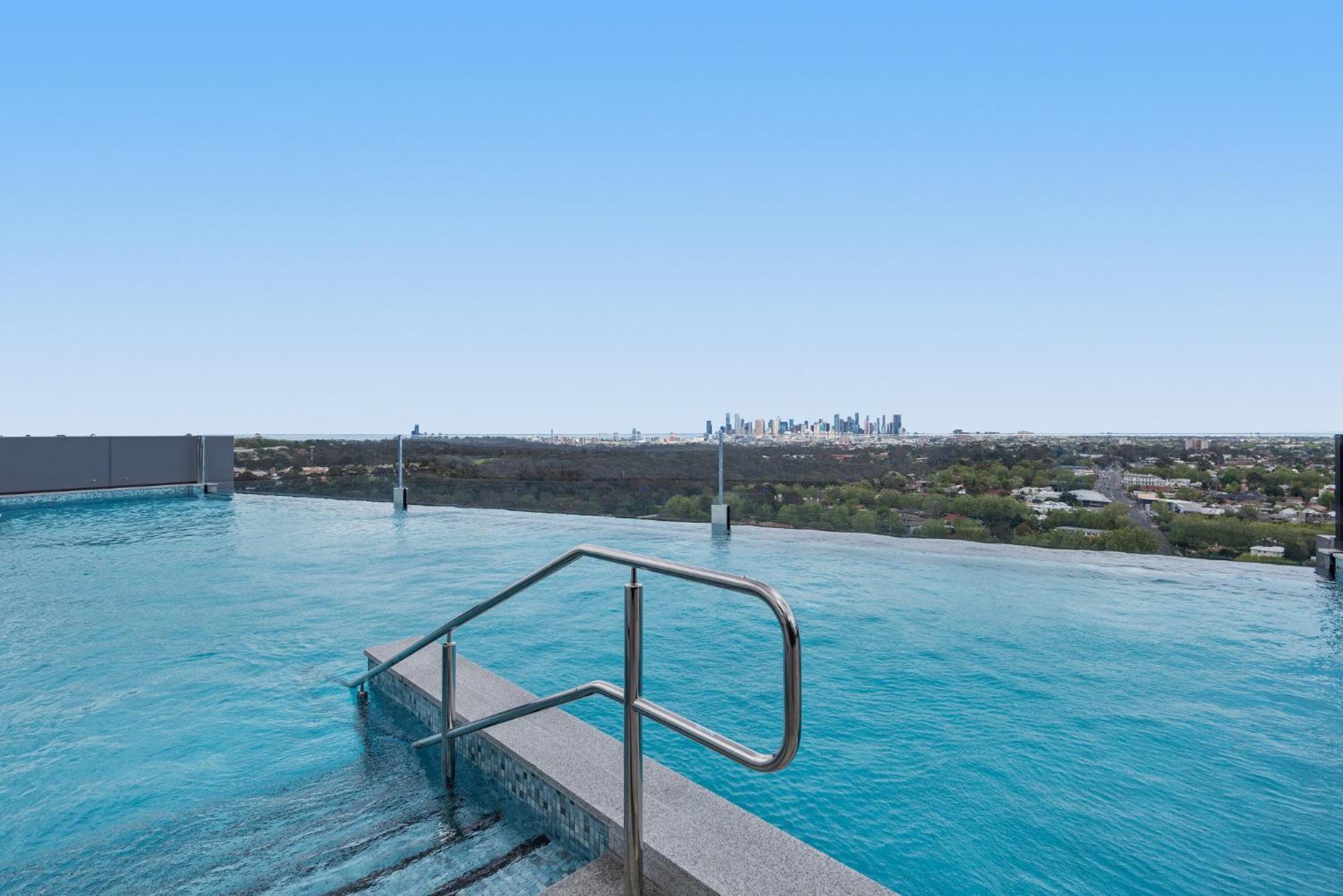 Generous 2-bed With Great Amenities Apartment