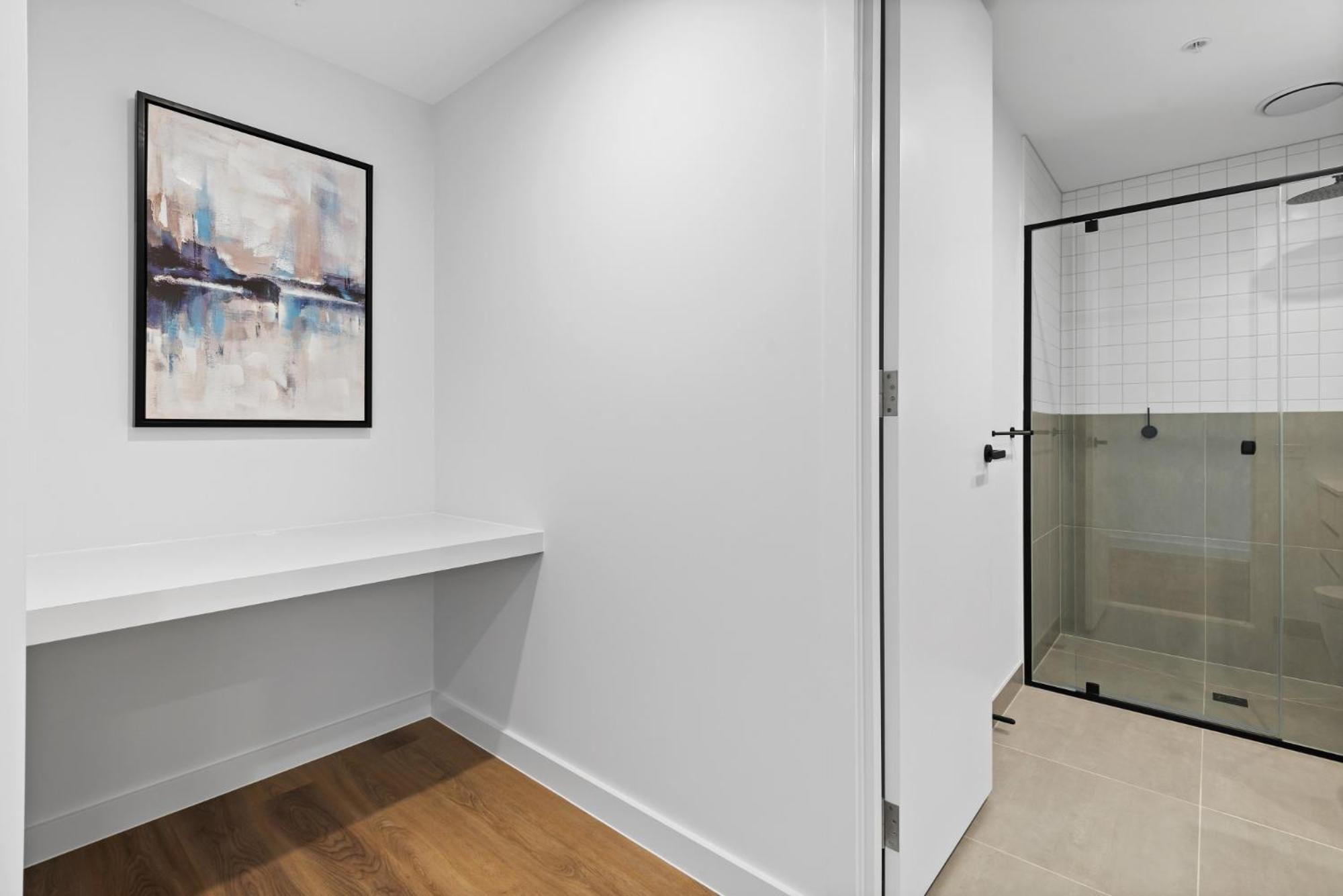 Modern On Burgundy Precinct & Parklands *