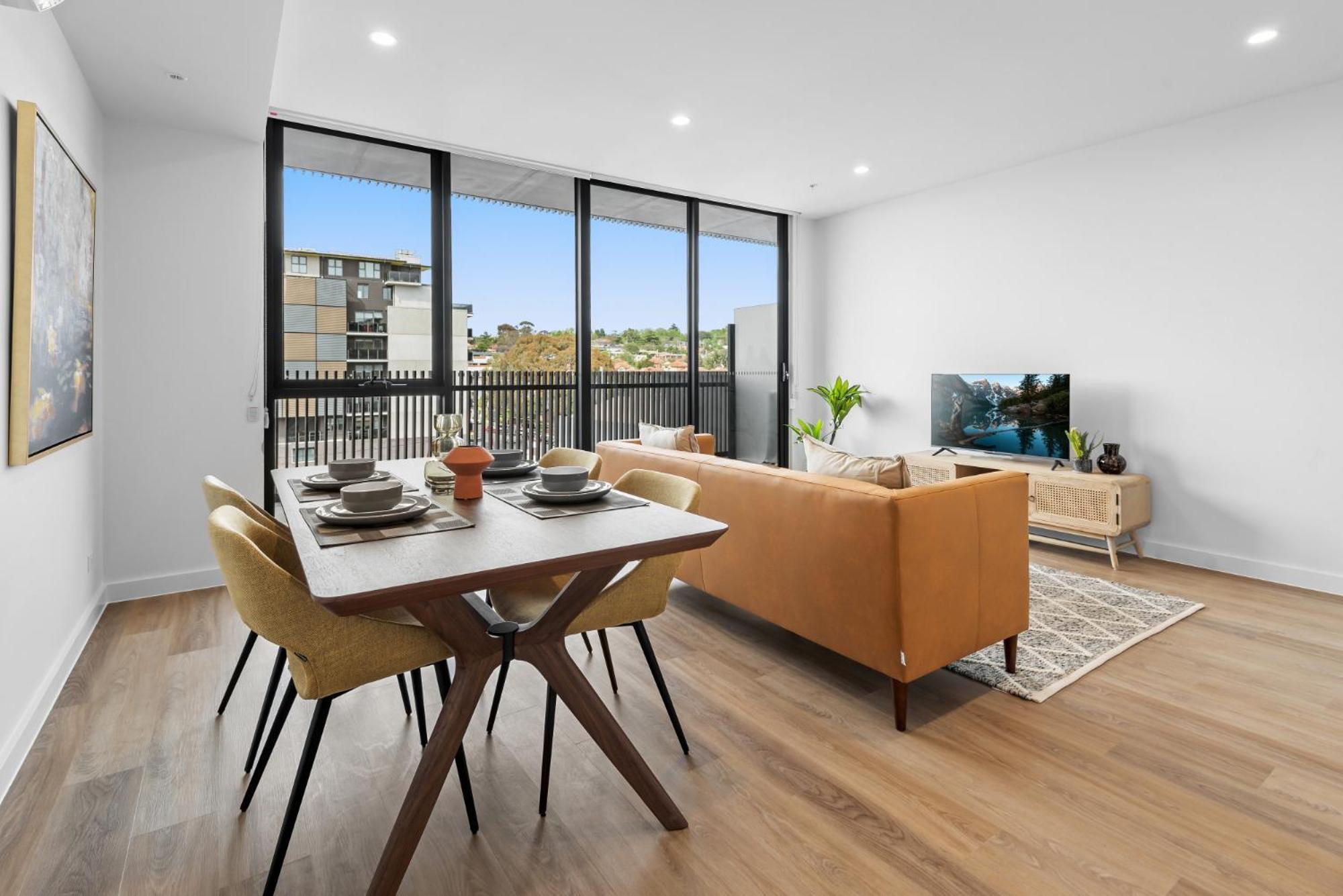 Modern On Burgundy Precinct & Parklands