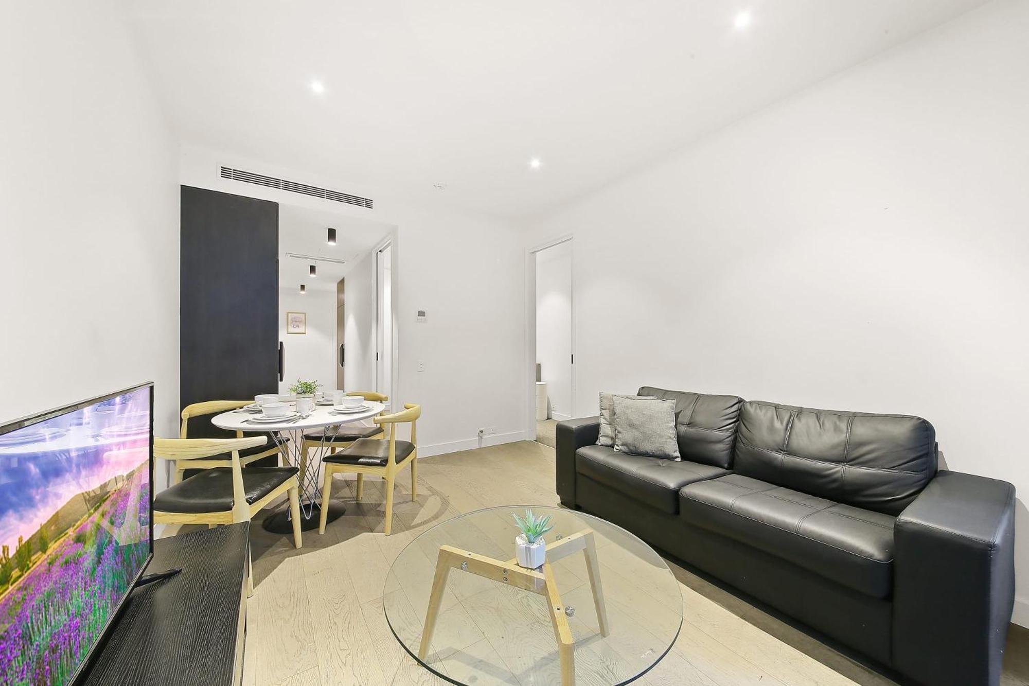 A Cozy & Lovely 2br Near Apartment Melbourne