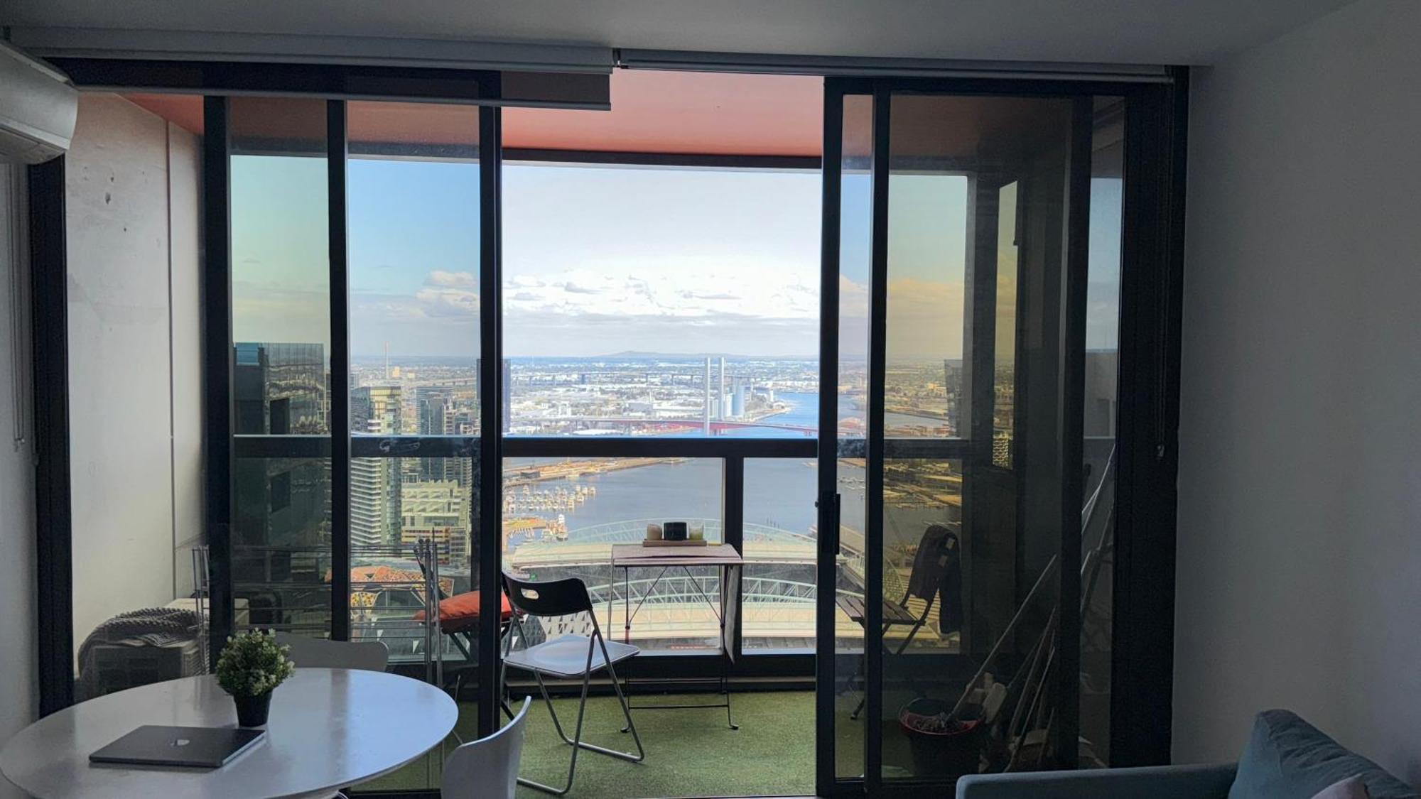 Shared Apartment *