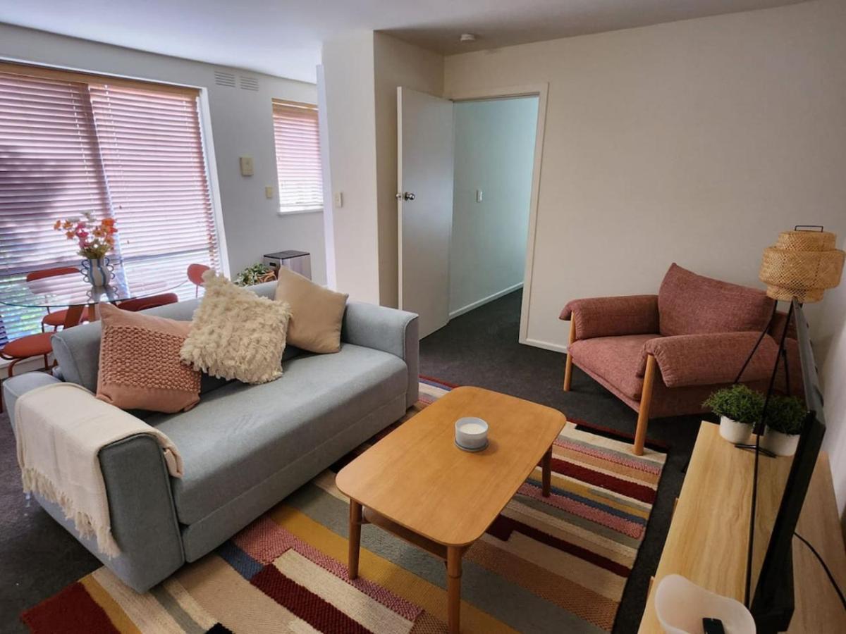 Retro Rose St Kilda Mansions Apartment Melbourne