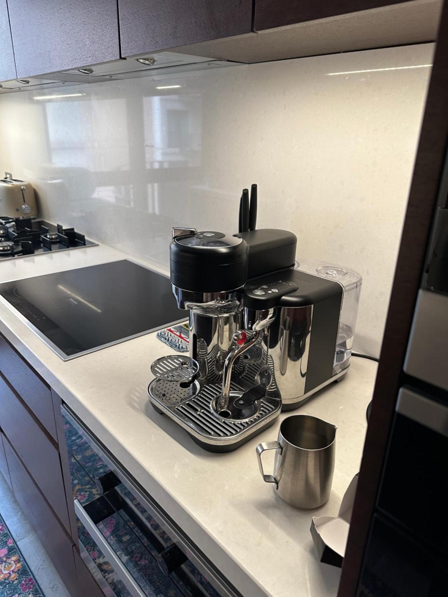 Private 1 Bed With Bathroom In A 3 Bed - Melb Cbd, Regency Towers - Free Parking, Wifi And Pool Apartment Melbourne