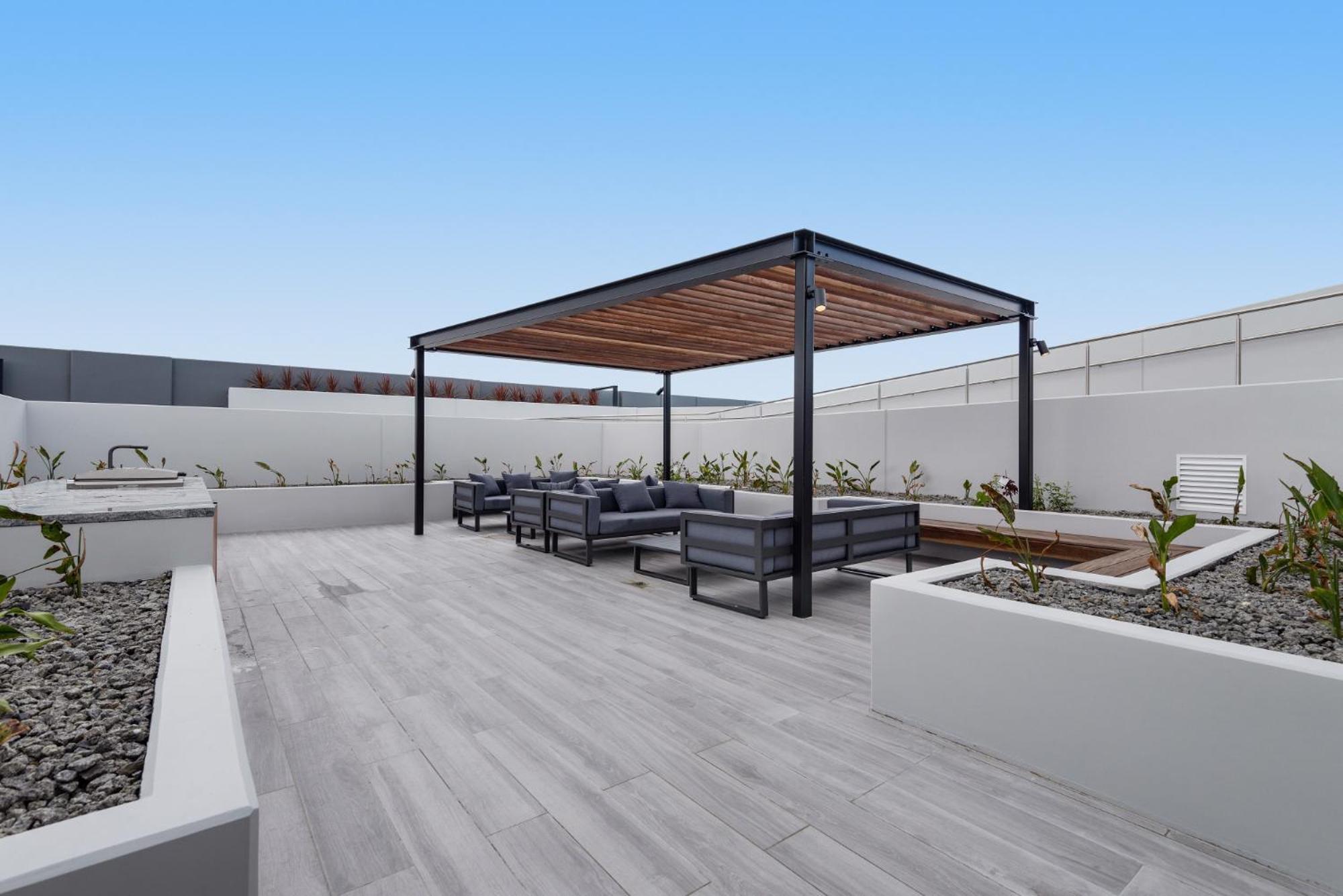 Generous 2-bed With Great Amenities Melbourne