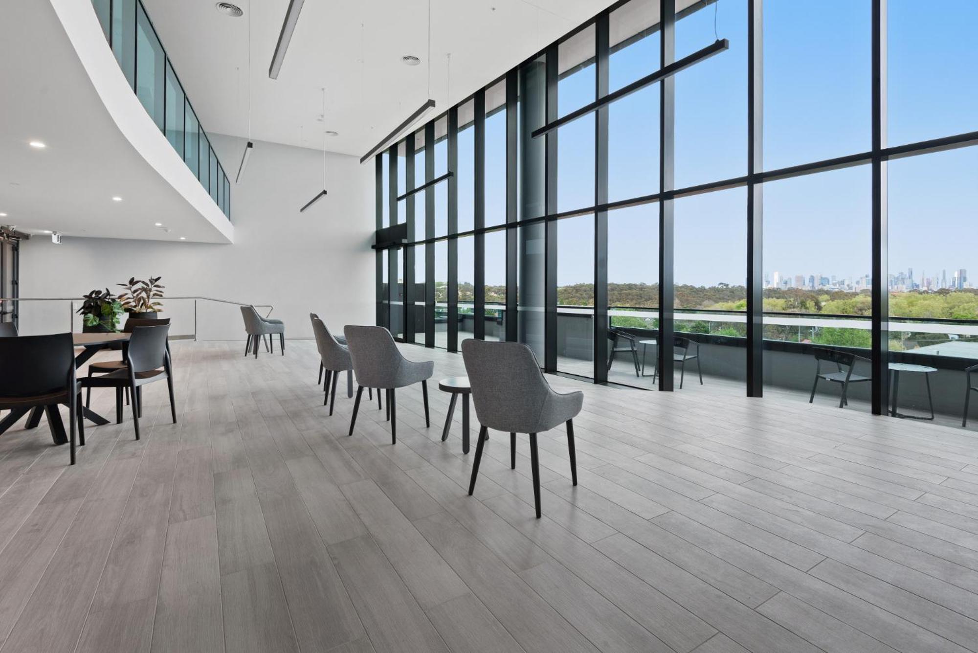 Generous 2-bed With Great Amenities * Melbourne