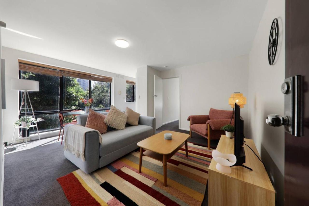 Apartment Retro Rose St Kilda Mansions