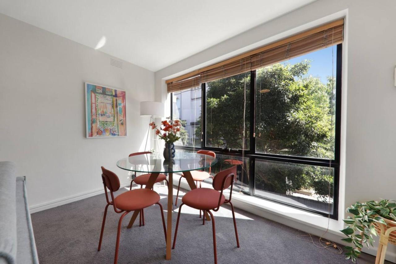 Apartment Retro Rose St Kilda Mansions