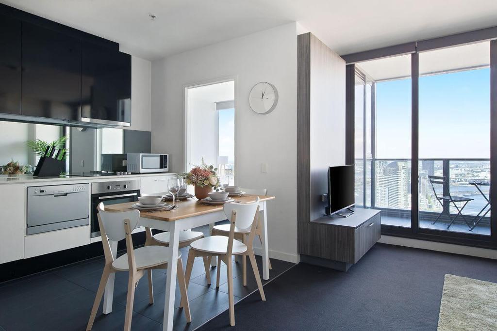 Apartment A Modern 2br With Harbour Views Free Parking Melbourne