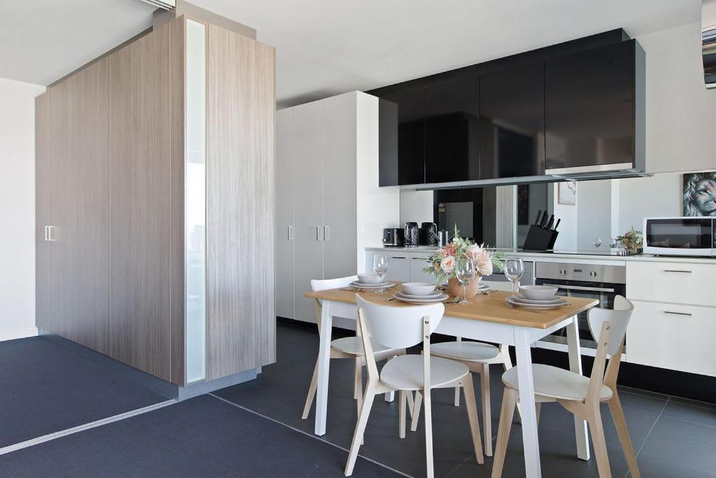 A Modern 2br With Harbour Views Free Parking Melbourne