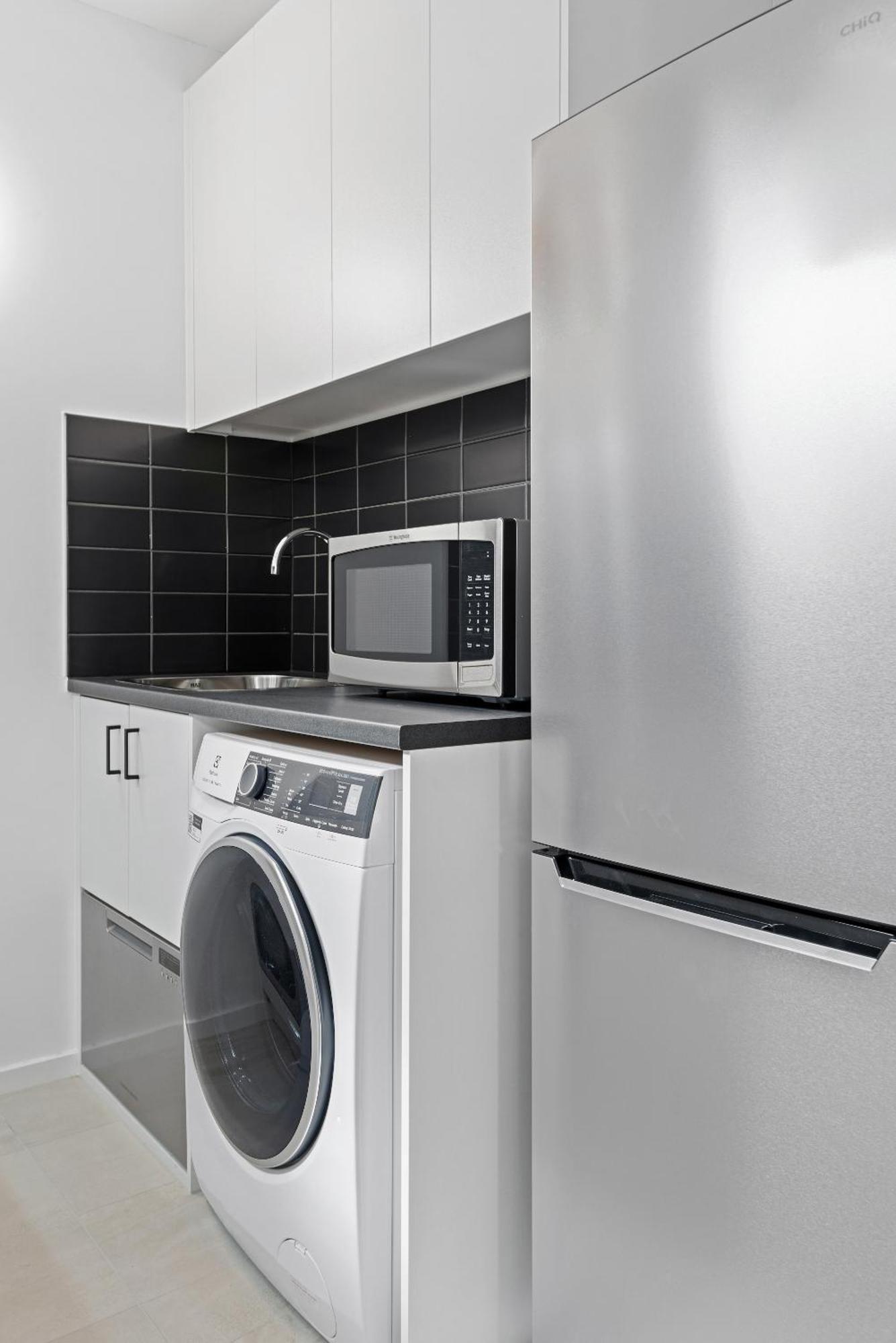 Apartment Comfy 1-bed With Courtyard Seating Melbourne