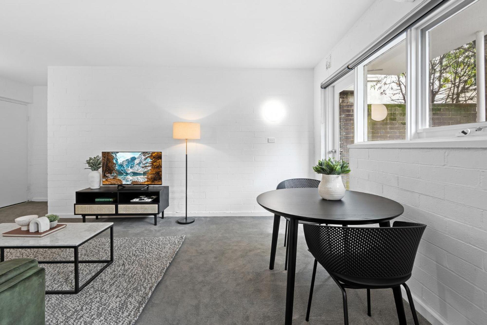 Apartment Comfy 1-bed With Courtyard Seating