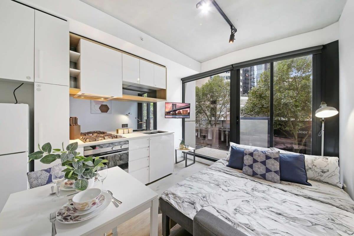 A Comfy & Modern 2br Near Apartment Melbourne