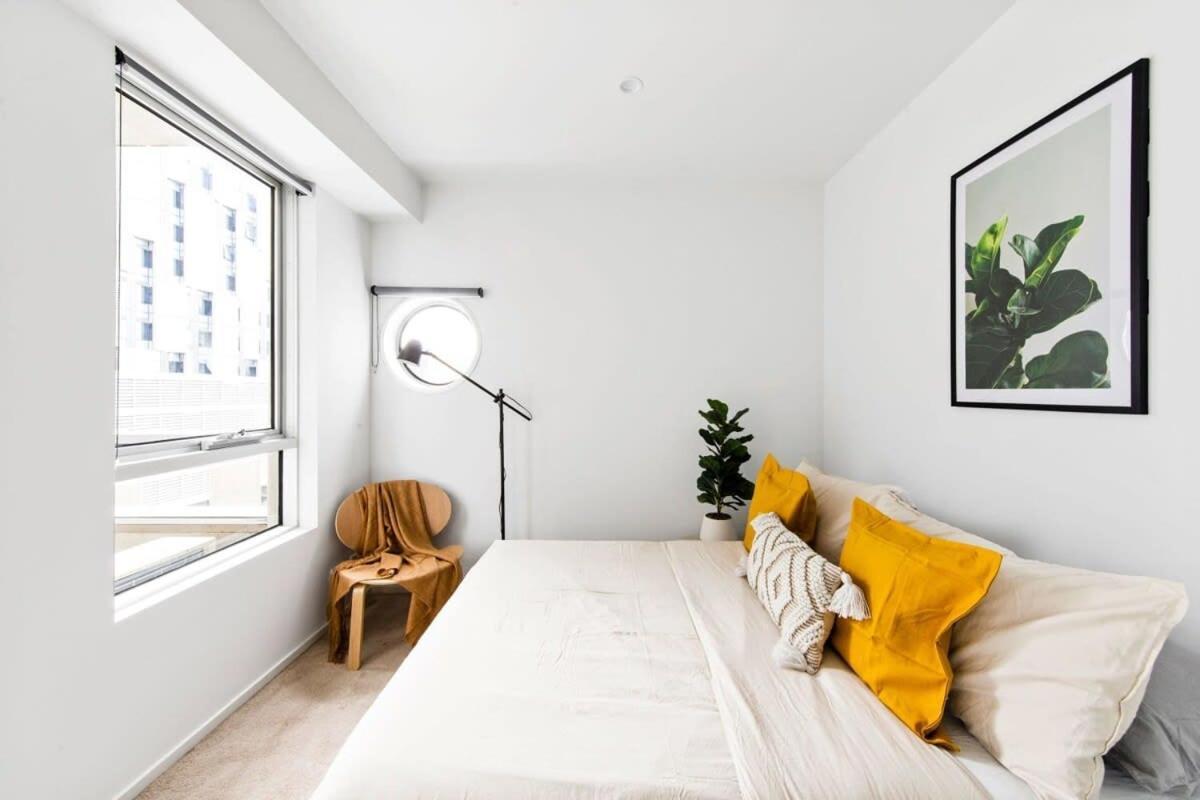 A Stylish 2br Next To Vic Market Free Parking Apartment Melbourne