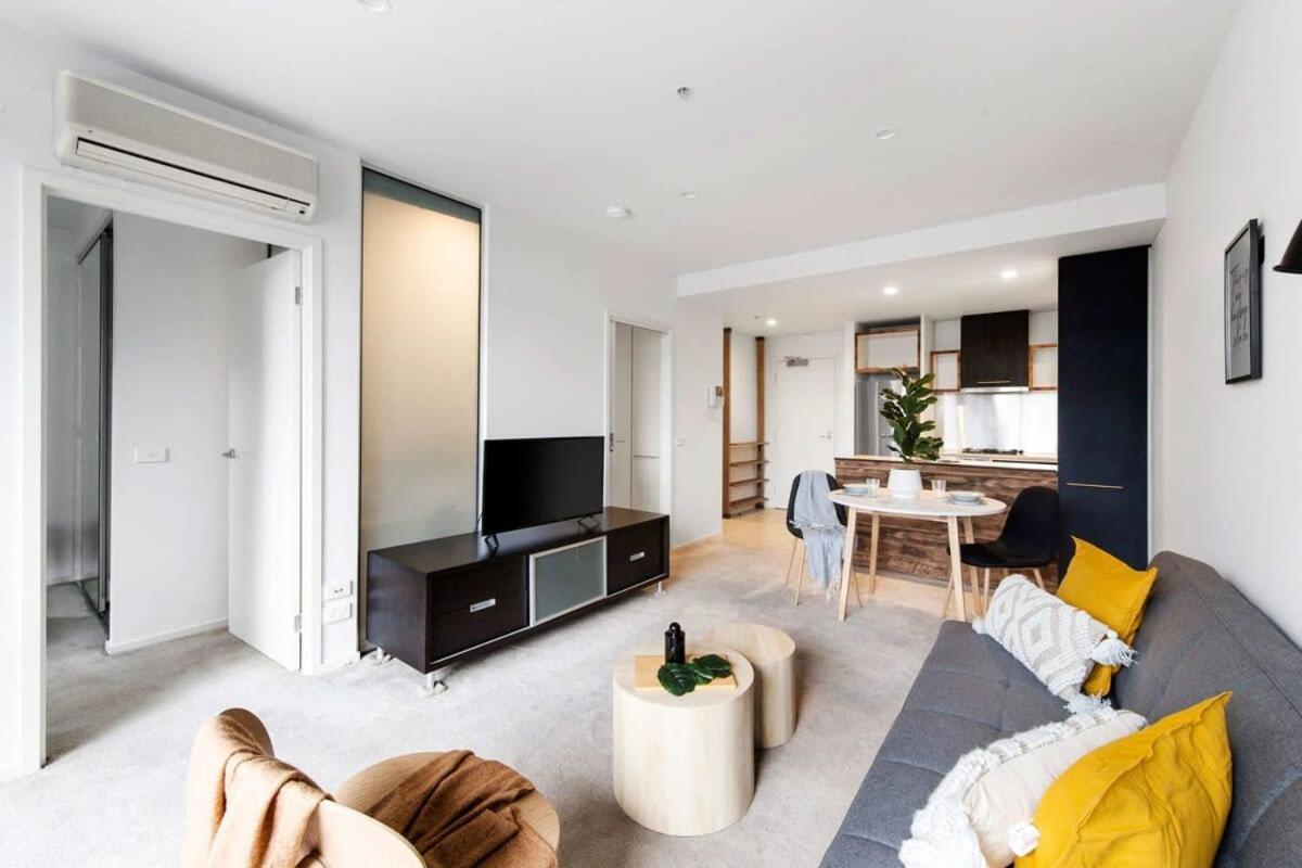 A Stylish 2br Next To Vic Market Free Parking Apartment