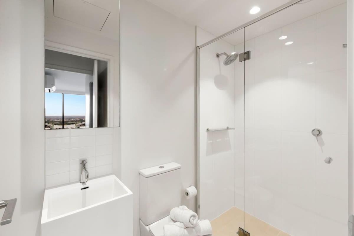 A Lux 2br Apt With Panoramic Views, Free Parking *