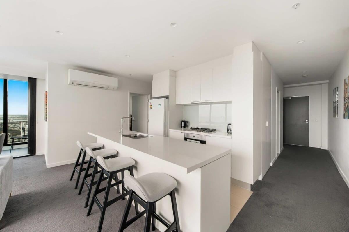A Lux 2br Apt With Panoramic Views, Free Parking *